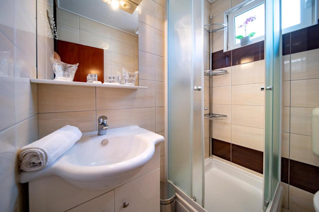Apartments Lazaric Lopar Exterior photo